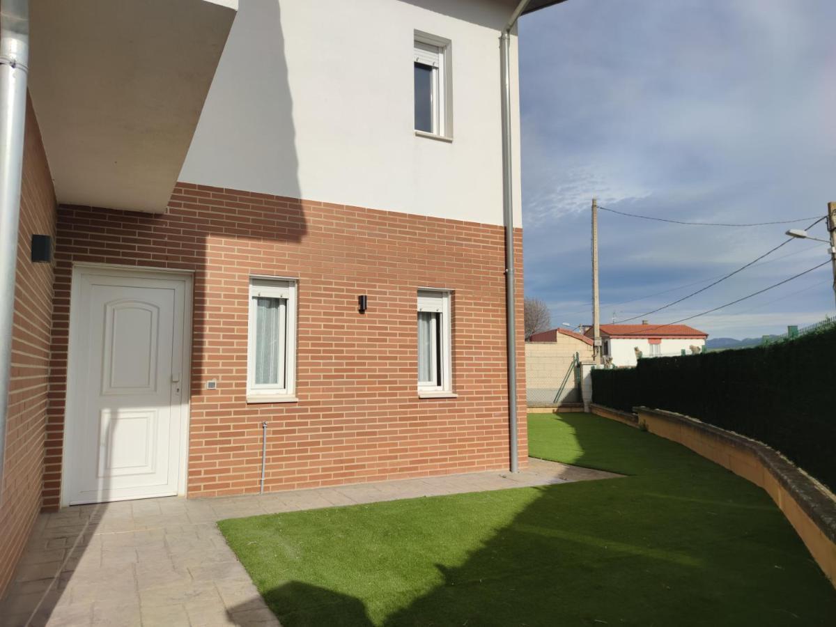 קאסאלריינה Chalet Con Amplio Jardin מראה חיצוני תמונה
